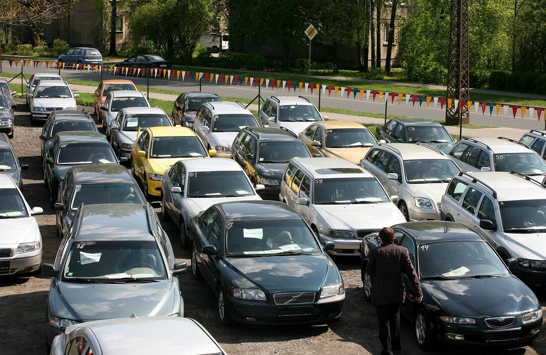 Eksperts: Ar auto saistītās izmaksās Latvijā un Igaunijā - milzīgas atšķirības